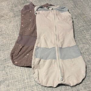 2 Happiest Baby Swaddles, M